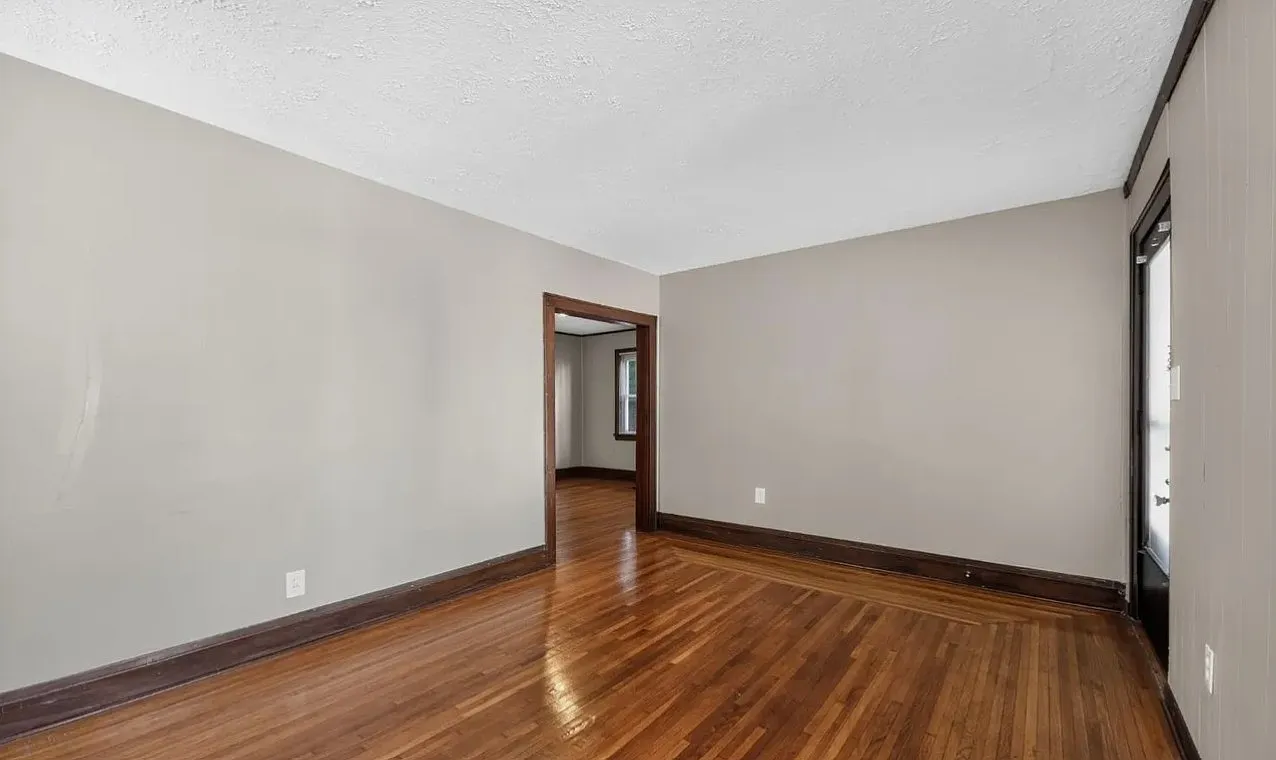 2 bed, 1000 sqft, $1,100 — Photo 4