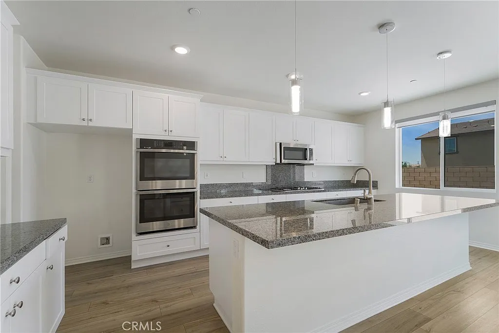 4 bed, 2449 sqft, $3,800 — Photo 4