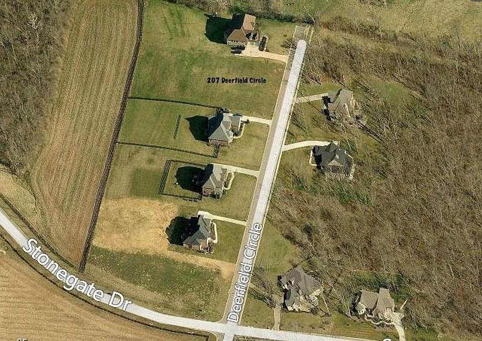 1st image of 207 Deerfield Cir