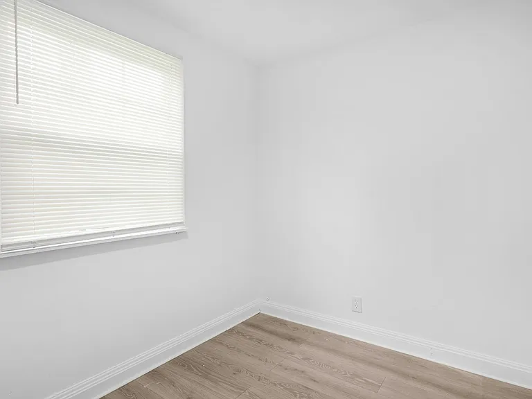 14608 Alder Ave — Photo 19