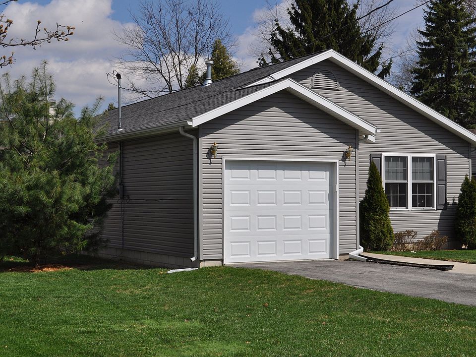 2nd image of 708 Tappan St