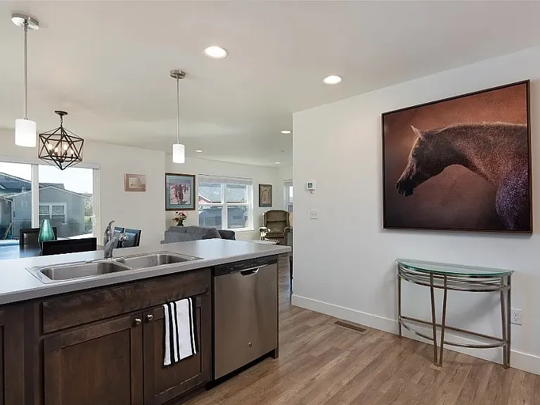 207 Main St #D — Photo 4