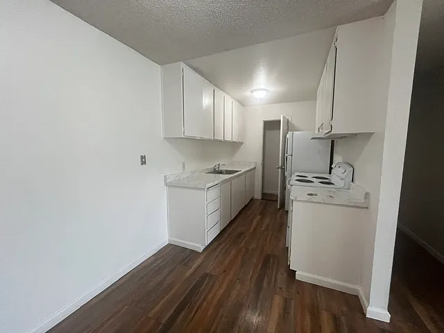 2 bed, 900 sqft, $1,795 — Photo 3