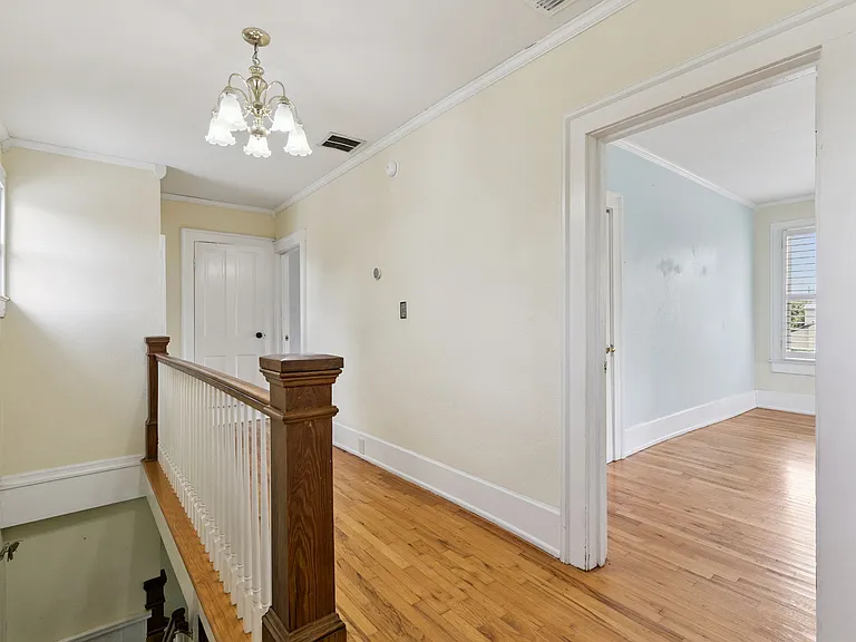 2400 S Park Ave — Photo 16