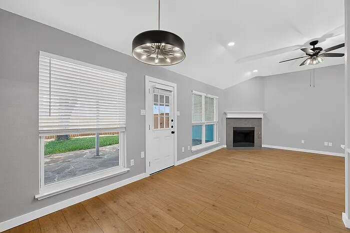 9881 Cambridge Dr — Photo 13