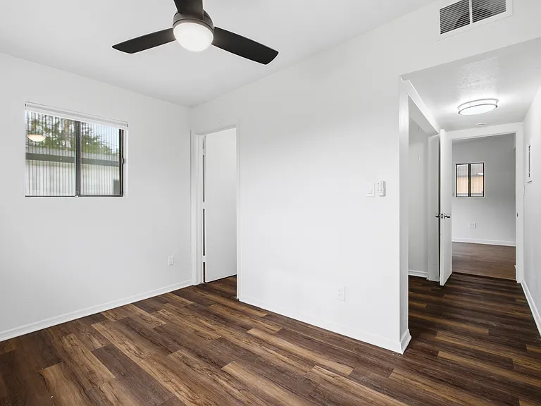 1614 E Roma Ave — Photo 20
