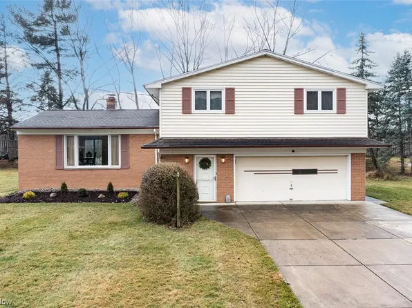 18291 Meadow Ln, Strongsville, OH 44136