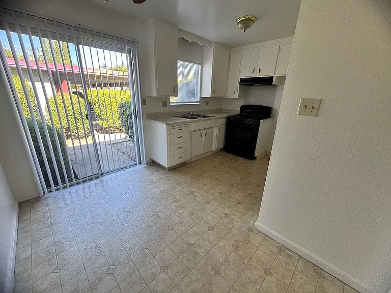 1915 Celeste Ct #A — Photo 22