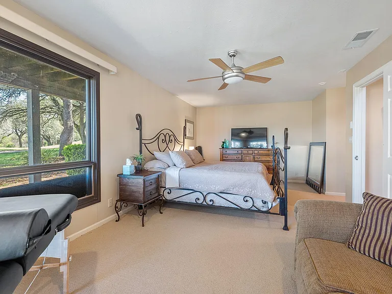 604 Rolling Green Dr — Photo 35