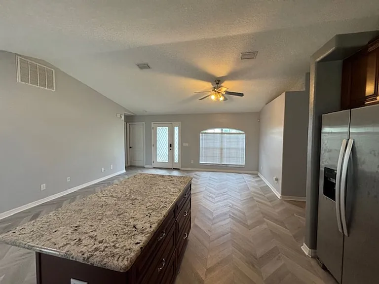 710 Avalon St SE — Photo 8