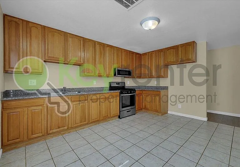 3220 2nd Ave — Photo 8