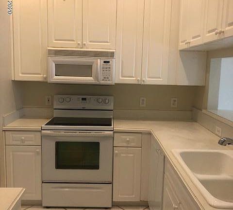 4th image of 250 Saint Lucie Ln APT 21