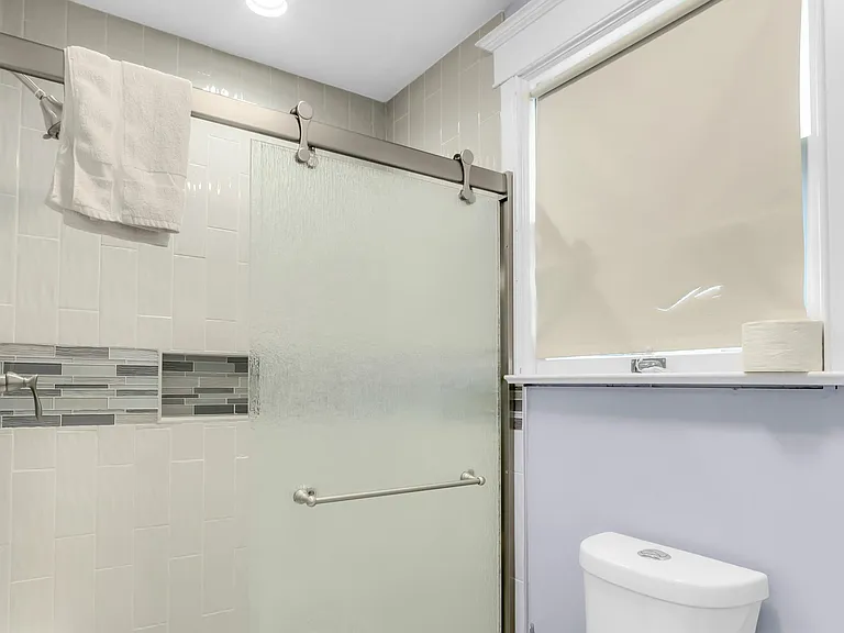220 E South St — Photo 15