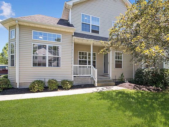 3rd image of 21 Cranberry Cir