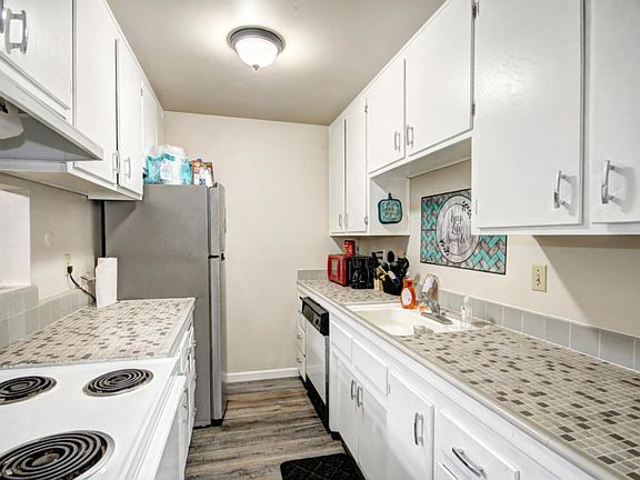 2nd image of 904 Dornajo Way