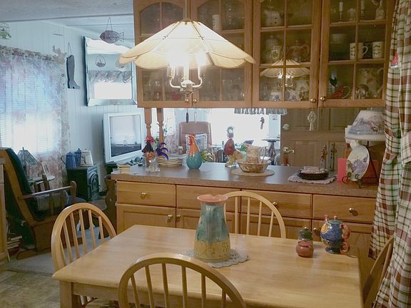4th image of 703-126 126 Fresh Pond Ave