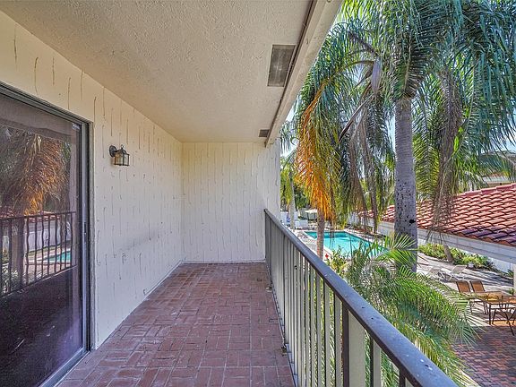 3rd image of 225 SE 11th Avenue #225