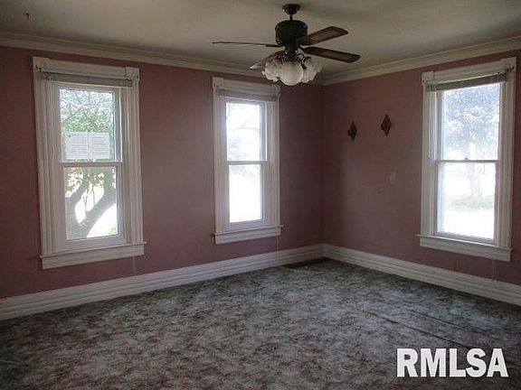4th image of 925 Bateman St