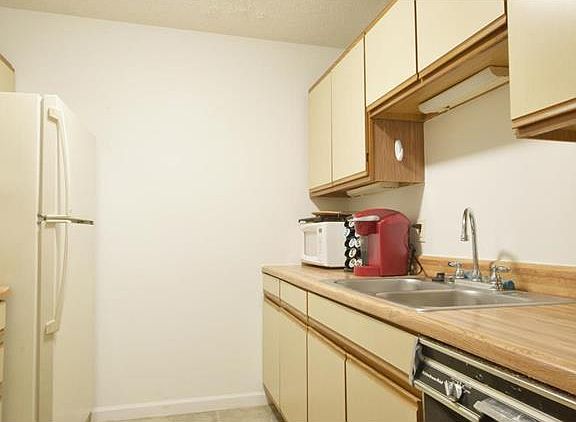 4th image of 9037 N Swan Cir