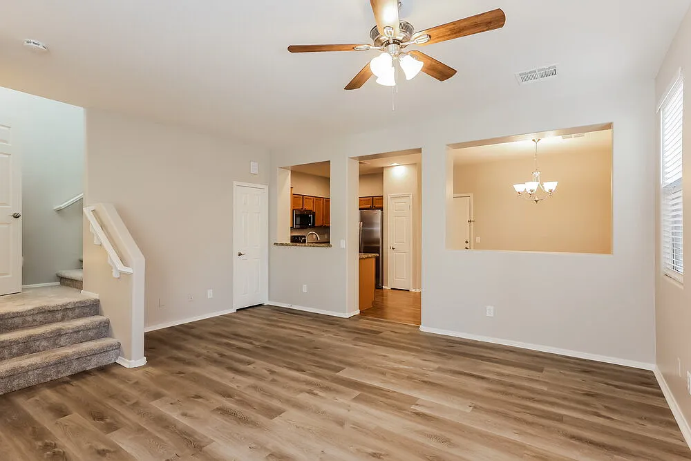 3 bed, 2.5 bath, 1560 sqft, $2,030 — Photo 4
