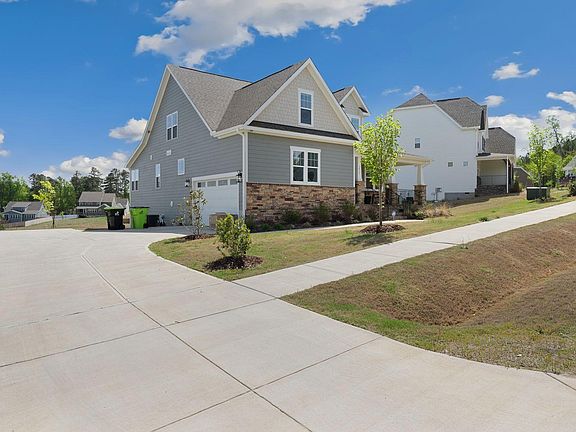 2nd image of 1017 Prominence Dr