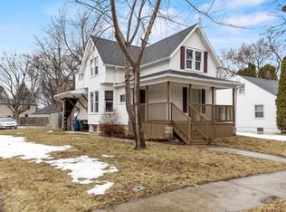 621 N Huron St, De Pere, WI 54115