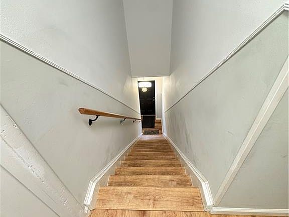 2nd image of 625 Bound Brook Rd APT 2