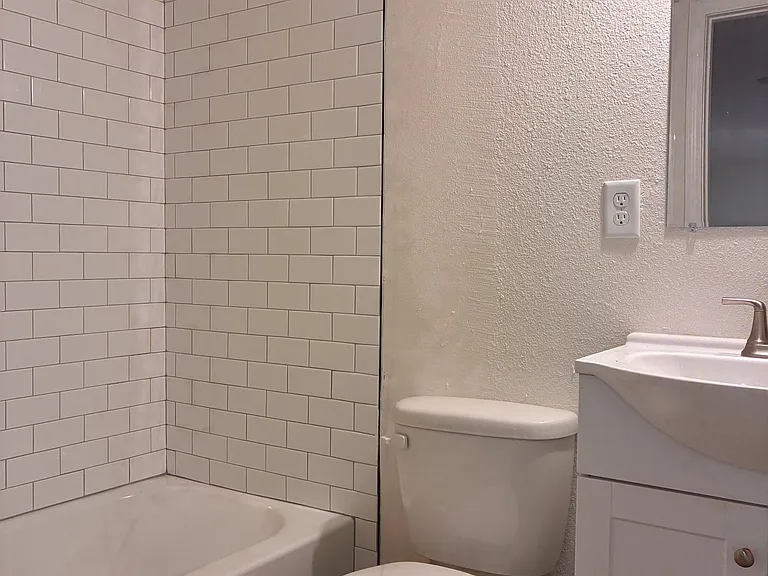 844 Tyler St #1 — Photo 7