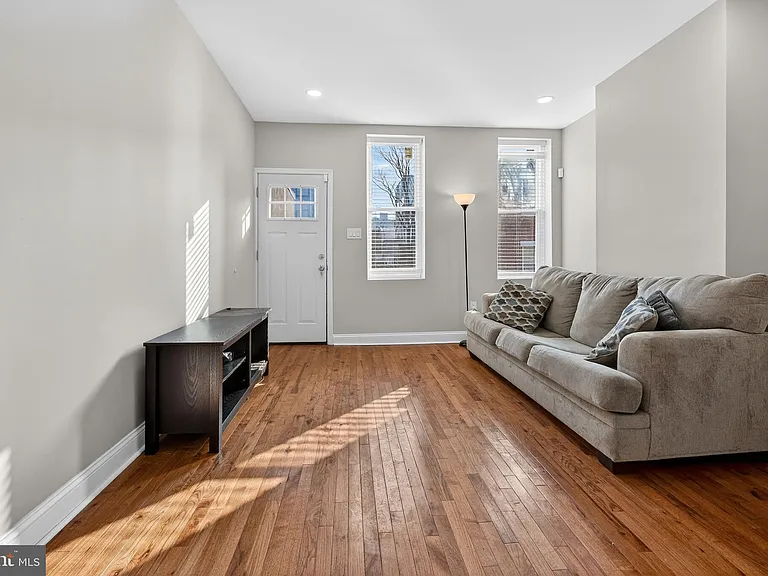 2543 Nicholas St — Photo 11