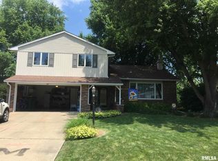 1138 Karenoaks Dr, Macomb, IL 61455