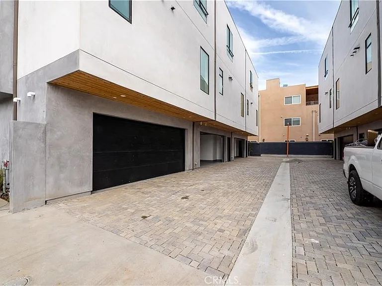 11858 W Flower Ln — Photo 43