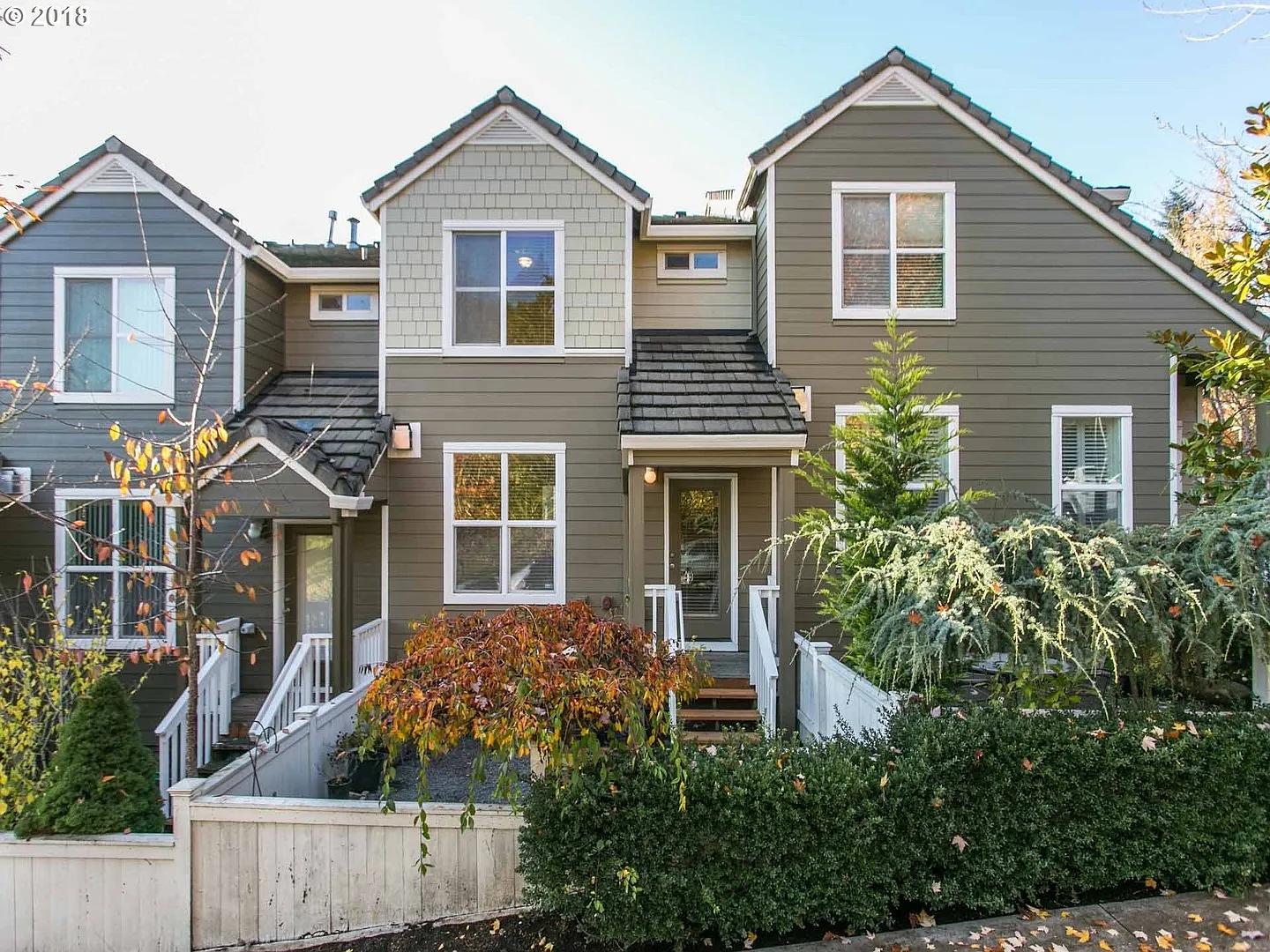 Spacious Northwest Heights Townhome with Private Backyard — Photo 2