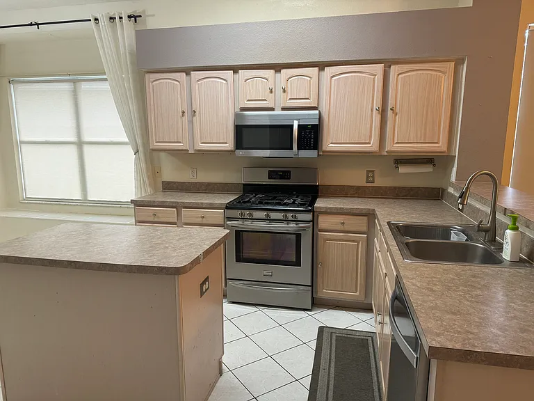 8404 Fenwick Ave — Photo 6