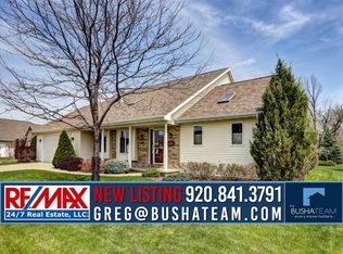 111 Hidden Ridges Way, Combined Locks, WI 54113