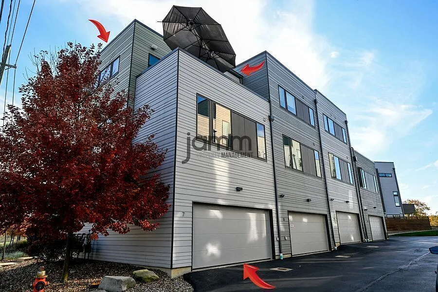 Beautiful Fully Furnished 1 bedroom, 1.5 Bath Townhouse in Fairview Park! — Photo 2