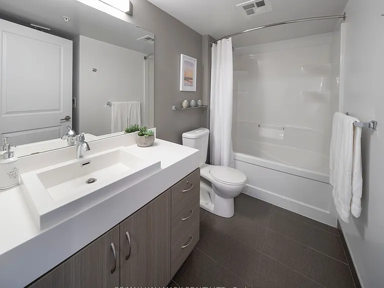 132 Berkeley St #1008 — Photo 8
