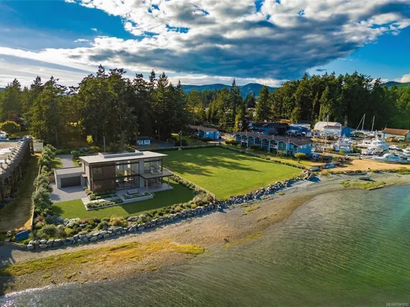 6107 Seabroom Rd, Sooke, BC V9Z 0B8