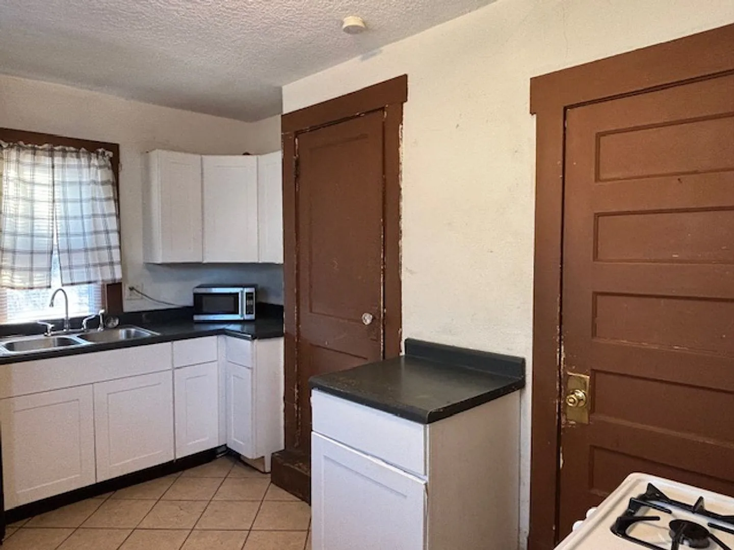 3 BR/1 BA Single-Family Home in St. Paul! — Photo 4