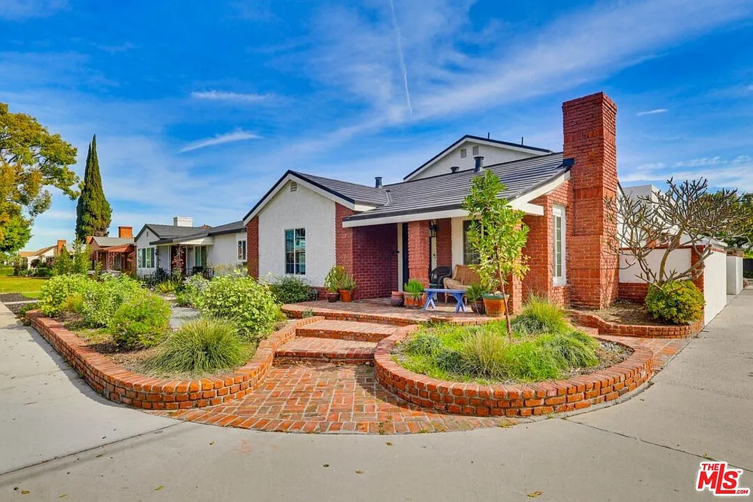 4 bed, 2.0 bath, 1825 sqft, $4,950 — Photo 1