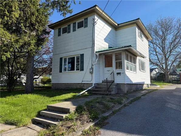 22 Myrtle Ave, Auburn, NY 13021