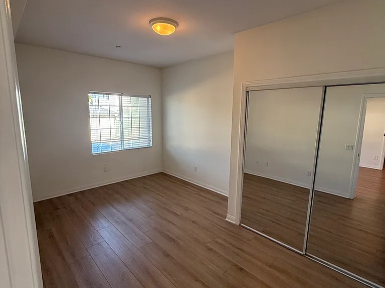 1301 N. Hollywood Way — Photo 11