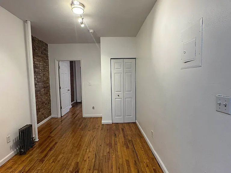 447 W 37th St #1RW — Photo 9