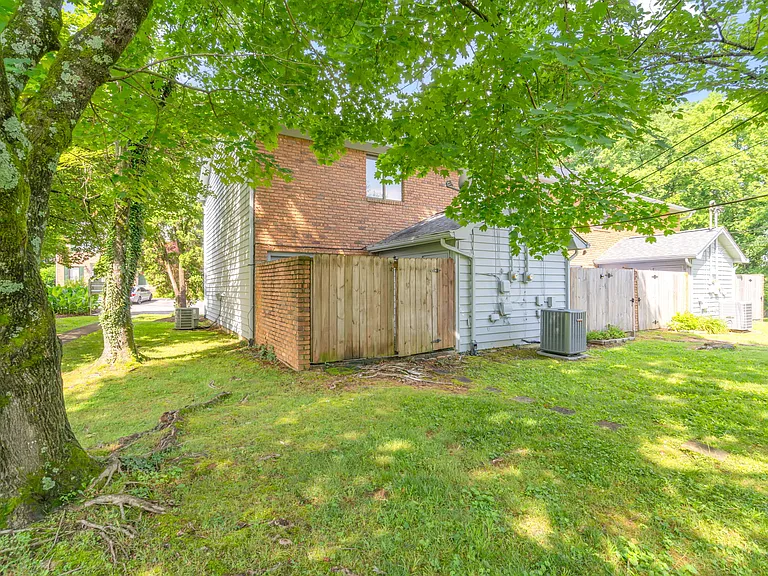 118 Ladbrook Ln #0 — Photo 21