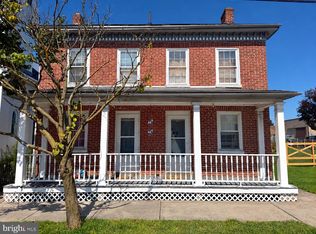 8 York St, Spring Grove, PA 17362