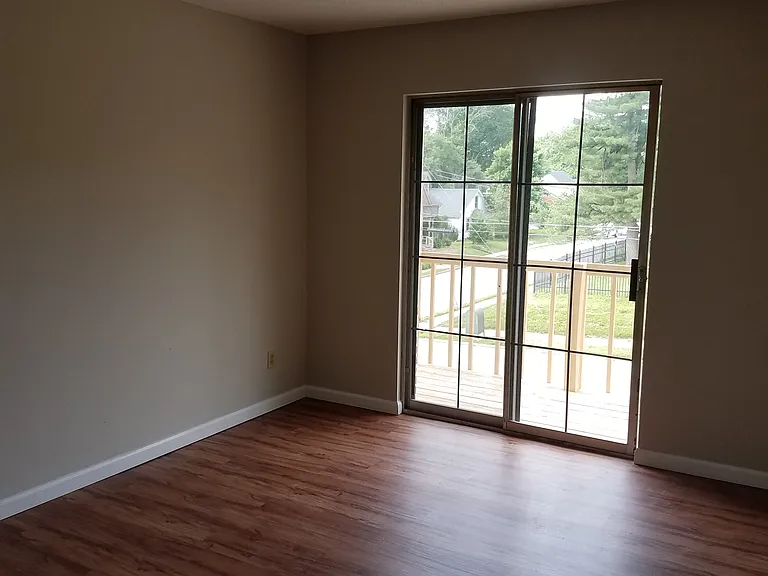 505 N Benton Ave — Photo 4
