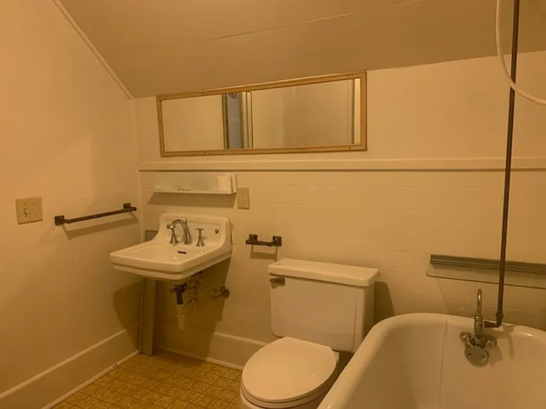 1635 Sherburne Ave — Photo 10