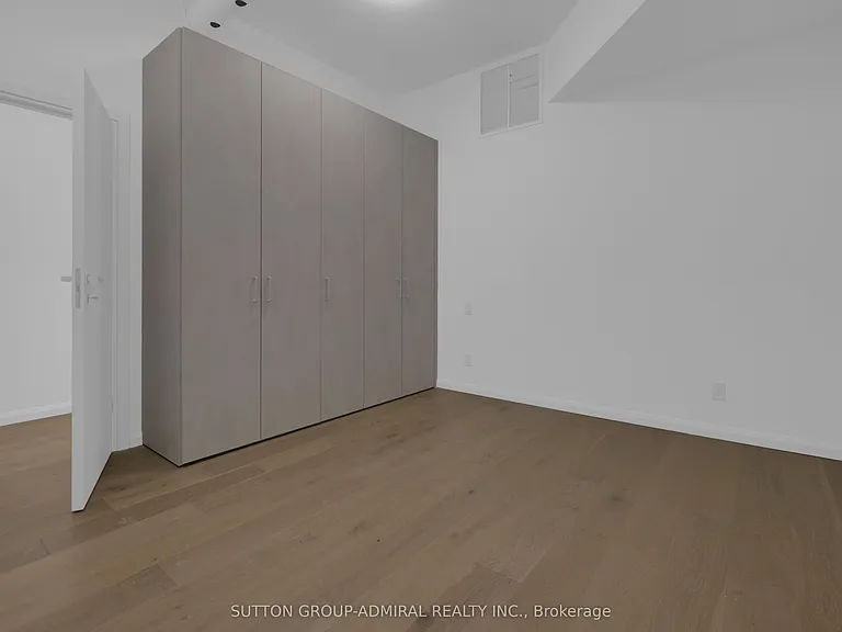 647 College St #101 — Photo 26