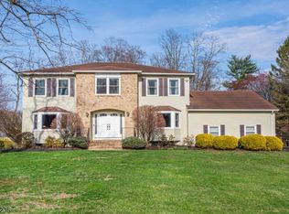 17 Longfellow Dr, Succasunna, NJ
