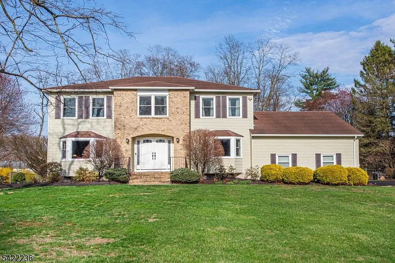 17 Longfellow Dr photo 1