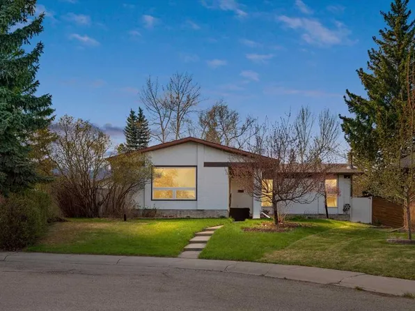 740 E Canfield Pl SW, Calgary, AB T2W 1K6